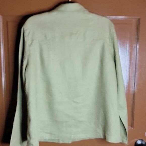 Jones New York-Linen Green buttoned down front Shirt Size 12. Long Sleeves. - Picture 6 of 7
